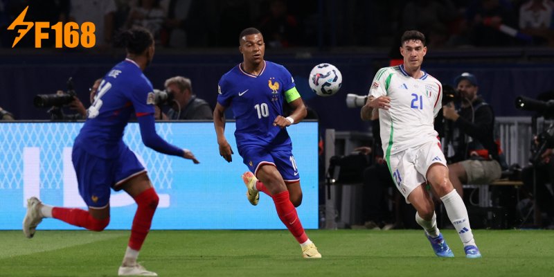 Azzurri gây sốc ngay lượt đầu vòng bảng màn ngược dòng trên đất Pháp