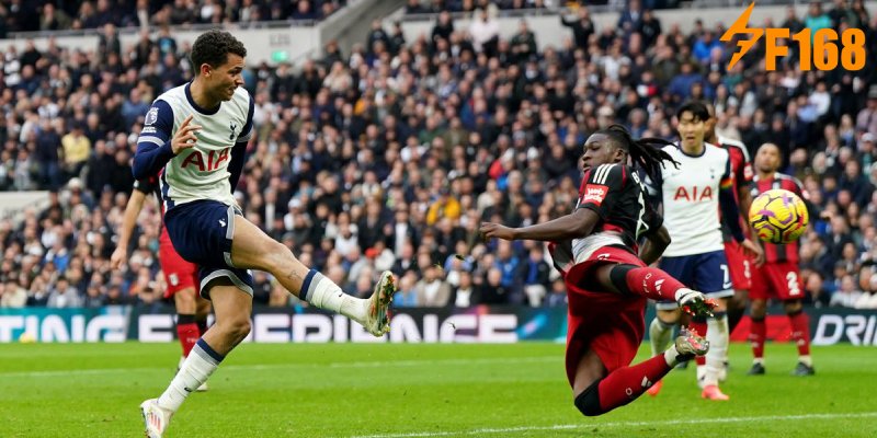 Brennan Johnson (trái) đã có số bàn thắng trong mùa này bằng cả hành trình mùa trước