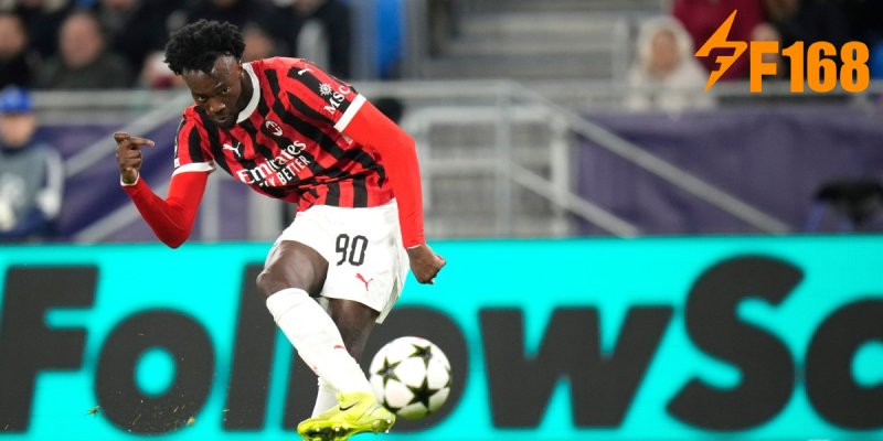 Tiền đạo Tammy Abraham để lại nhiều dấu ấn trong trận Slovan Bratislava vs AC Milan