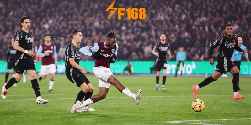 Trong vài tháng ở West Ham, Wan-Bissaka ghi bàn bằng cả 6 mùa khoác áo MU