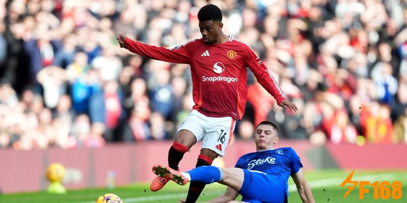 Tài năng trẻ Amad Diallo thi đấu nổi bật giúp MU đánh bại Everton
